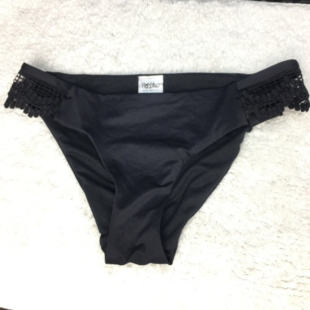 Mossimo black bikini bottoms with lace sides New Sz S